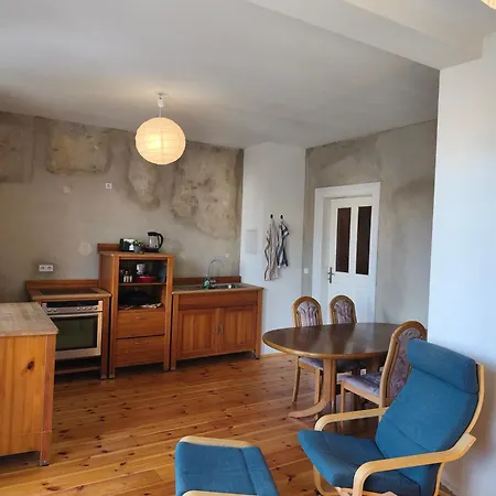 3,5 Zimmer-wohnung Mit Altbau-charme *