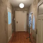 3,5 Zimmer-wohnung Mit Altbau-charme Apartment