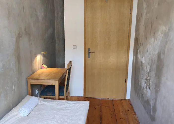 3,5 Zimmer-wohnung Mit Altbau-charme Lägenhet *
